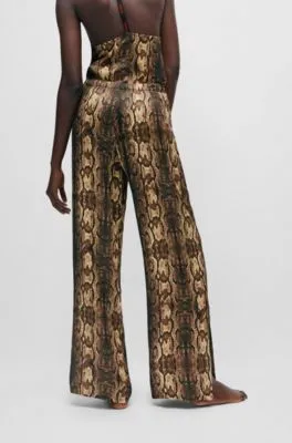 Pajama bottoms in satin with snake print