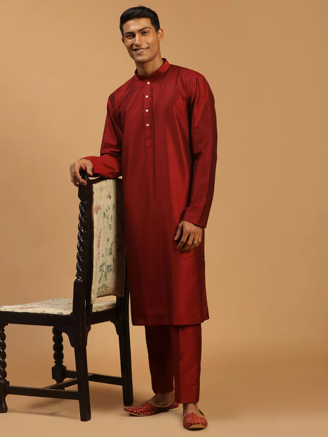 Vastramay Men's Maroon Viscose Kurta Pyjama And Dupatta Set