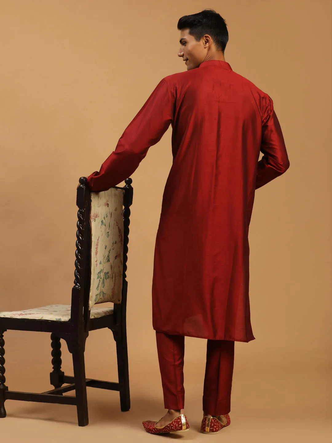 Vastramay Men's Maroon Viscose Kurta Pyjama And Dupatta Set