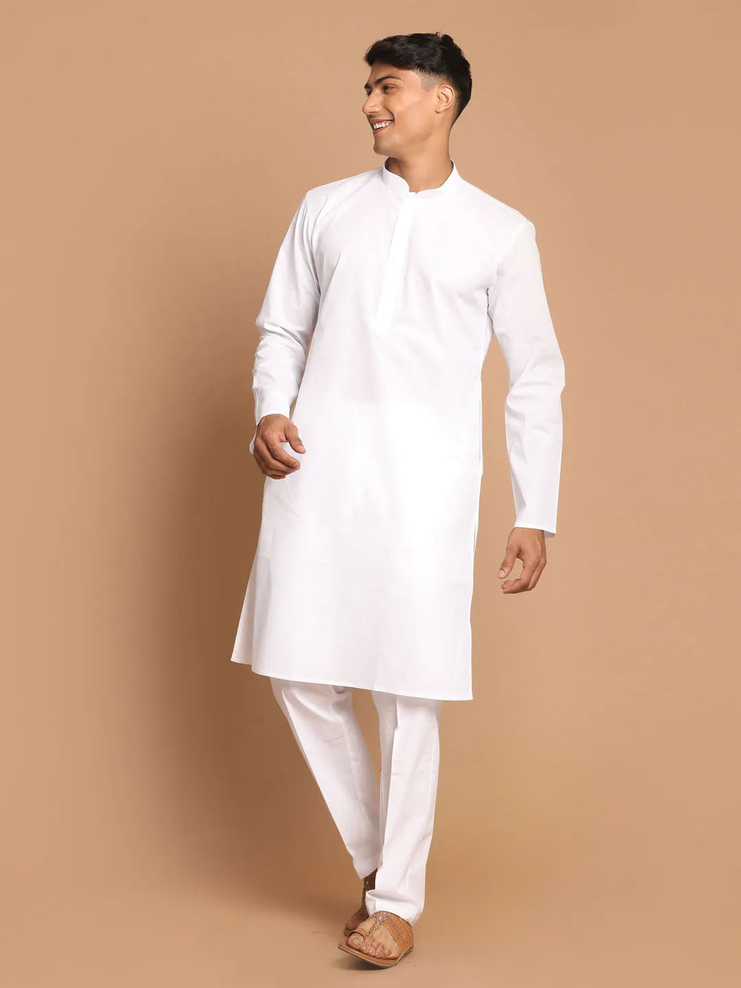 VM BY VASTRAMAY Men's White Kurta And Pant style Cotton Pajama Set With Prayer Cap